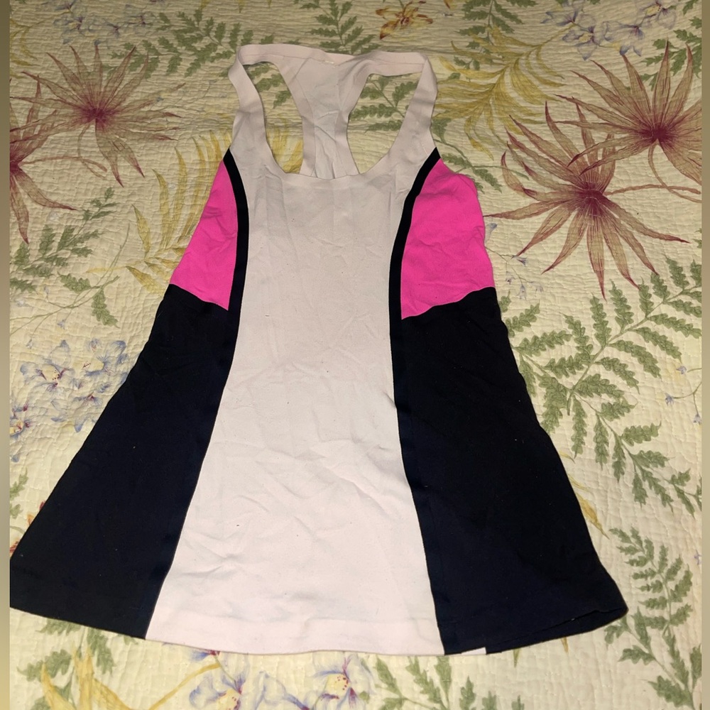 Woman’s Lululemon tank top